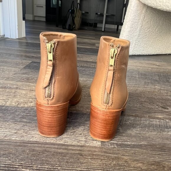 Nisolo Dari Boot in Almond 7.5 - Picture 7 of 7